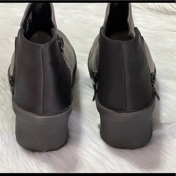 Clarks Cloudstepper Women's Step Rose Up Booties <wide fit> - Picture 10 of 11